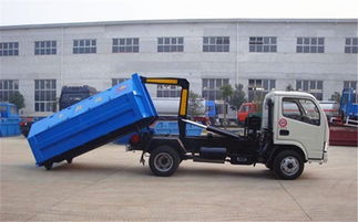 長安小型鉤拉臂垃圾車 高效物流與環(huán)保運輸?shù)闹悄苓x擇